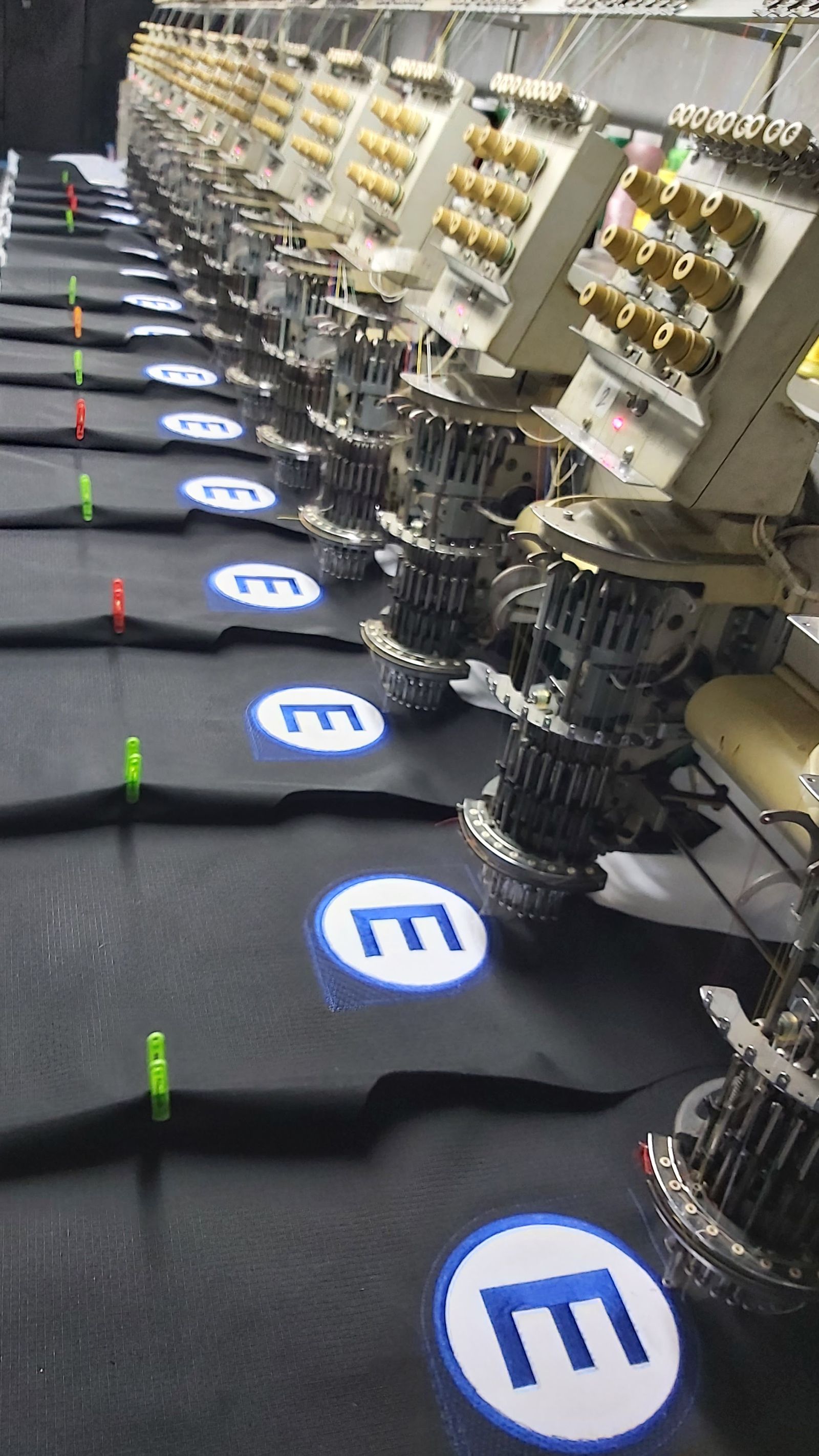 Detalle de bordado en uniformes